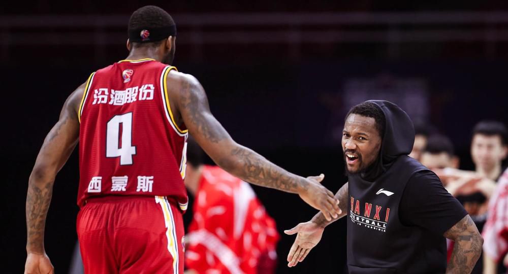 他俩都是那不勒斯获胜的基石，尤其是斯帕莱蒂，两人都离开让俱乐部几乎被杀死了。